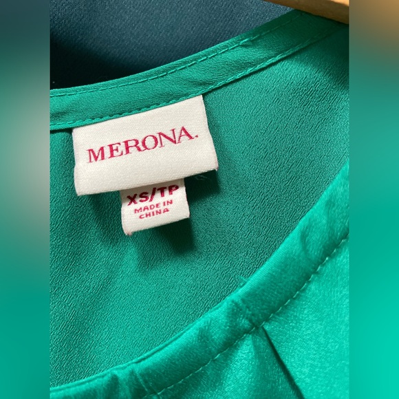 XS Emerald Green Sleeveless Silky Top - Picture 3 of 4